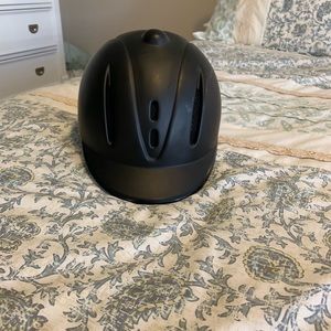 Aegis schooling helmet black size M.